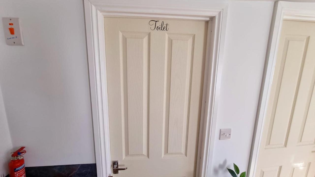 T-I-G-H The Coziest Place Wifi & Netflix Near Roundhay Villa Leeds  Esterno foto